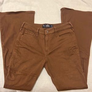 Hollister Size 5R 5 Regular. High Rise Vintage Flare. Waist 27. Length 32.